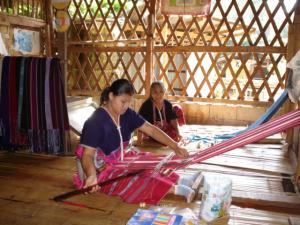 Weaving hilltribes at Doi Inthanon National Park