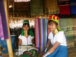 Long-neck Karen women